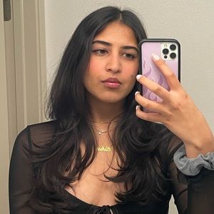 Meet your Posher, Esha